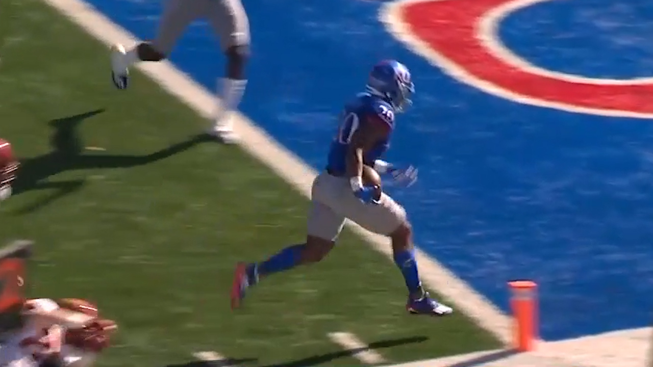 Kansas' Daniel Hishaw Jr. powers through Iowa State for a 5-yard touchdown, Jayhawks trail 7-13